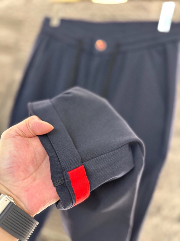 kiton 奇顿 2026ss 早春新品精纺羊毛材质、男士长裤休闲裤，高奢内敛低调，轻松驾驭不挑人 裁剪