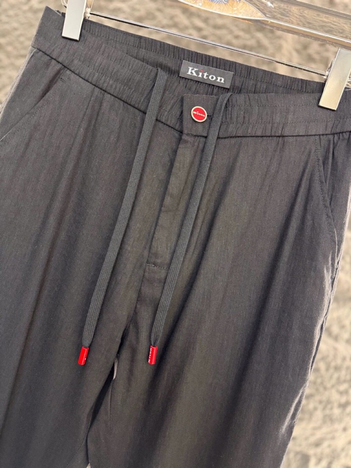 kiton 奇顿 2026ss 春夏新品\n男士亚麻材质休闲裤 \n颜色:黑色、蓝色\n尺码:48 50