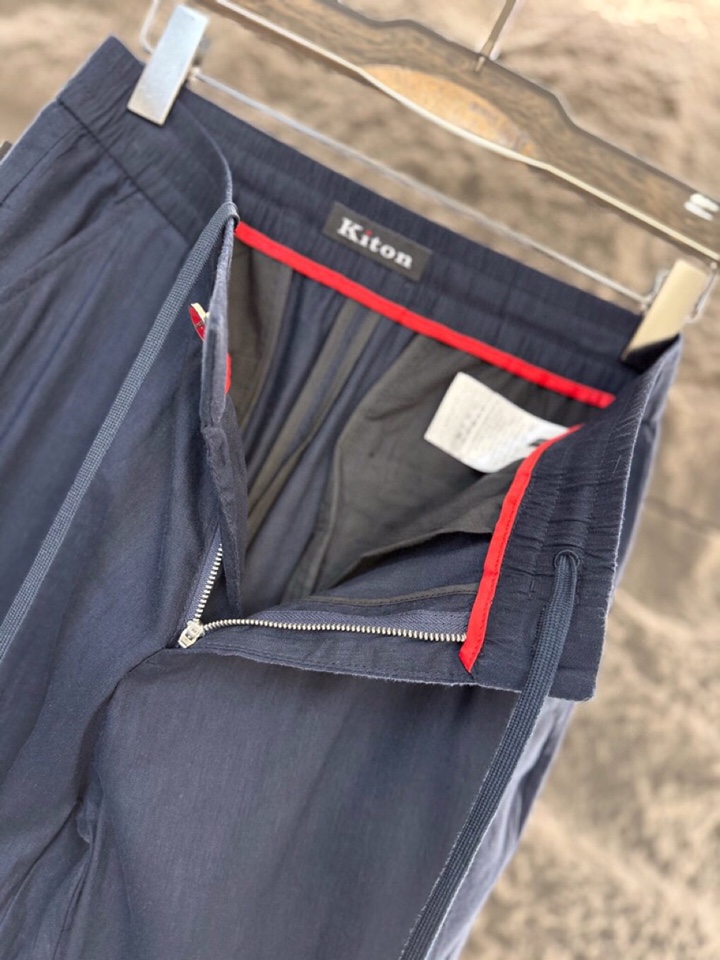 kiton 奇顿 2026ss 春夏新品\n男士亚麻材质休闲裤 \n颜色:黑色、蓝色\n尺码:48 50