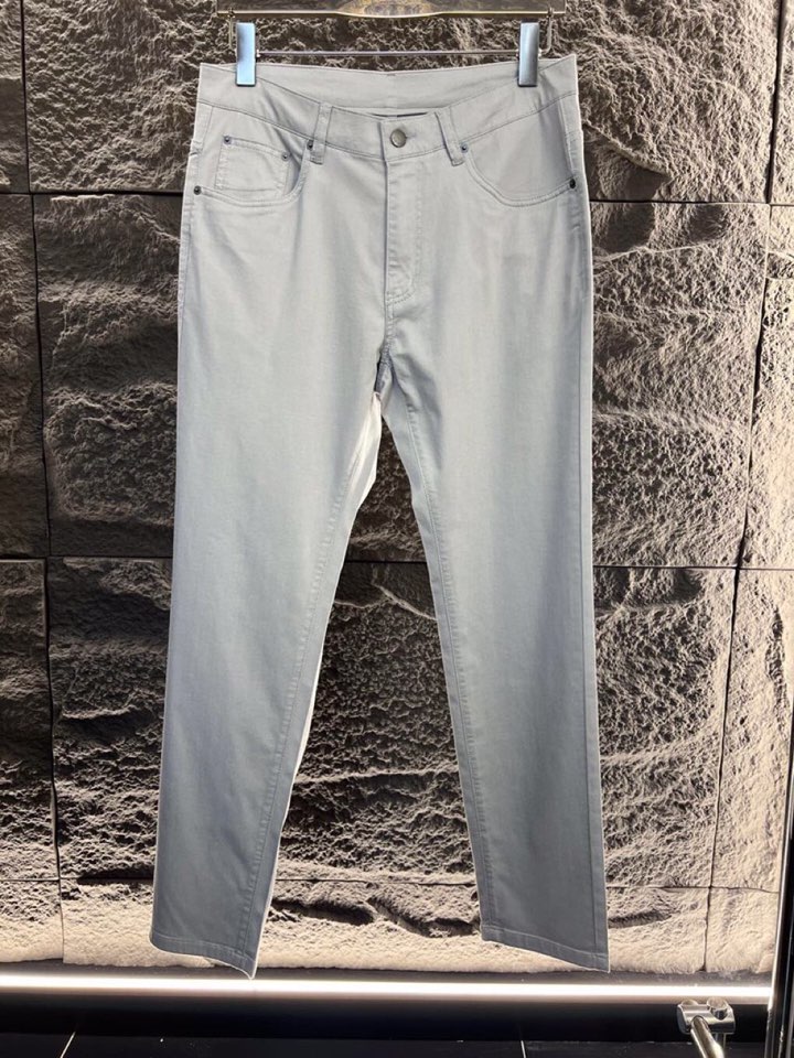 Prada 普拉达 2026ss 春夏新品\n金属徽标饰五袋牛仔裤\n颜色:灰色、黑色\n尺码:30 3