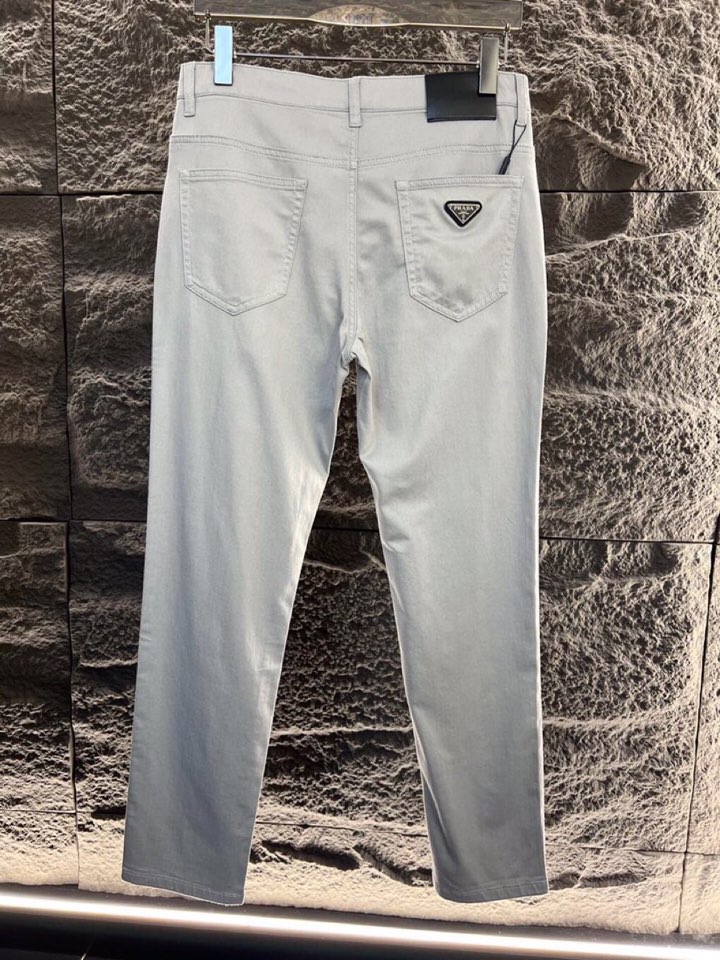 Prada 普拉达 2026ss 春夏新品\n金属徽标饰五袋牛仔裤\n颜色:灰色、黑色\n尺码:30 3