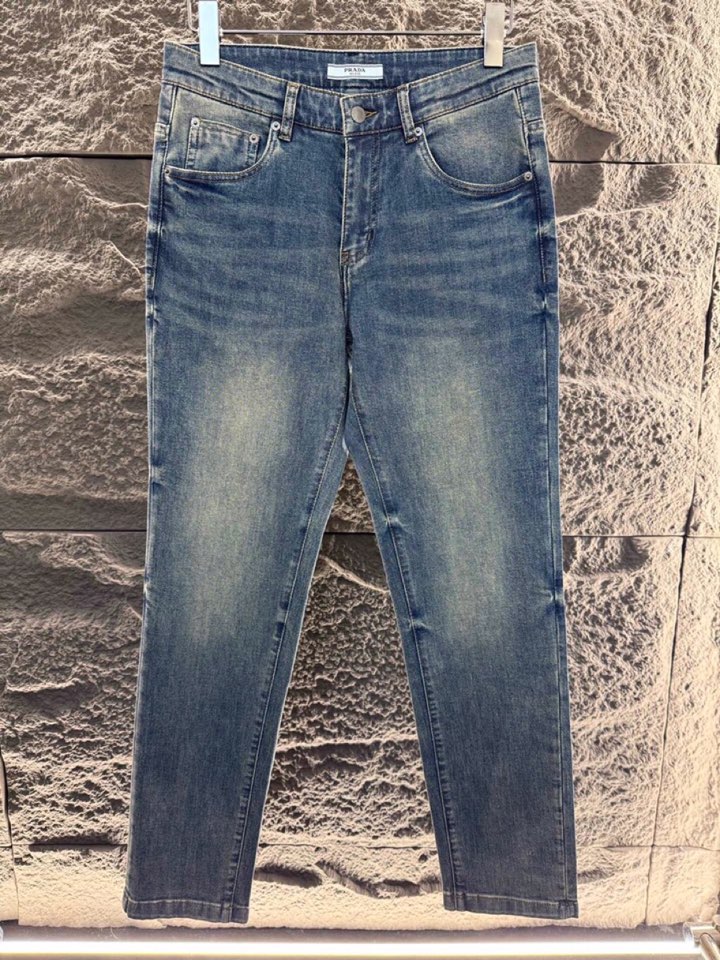 Prada/普拉达 2026ss 早春新品 \n金属三角徽标 \n男士棉质 五口袋休闲裤\n颜色: 蓝色