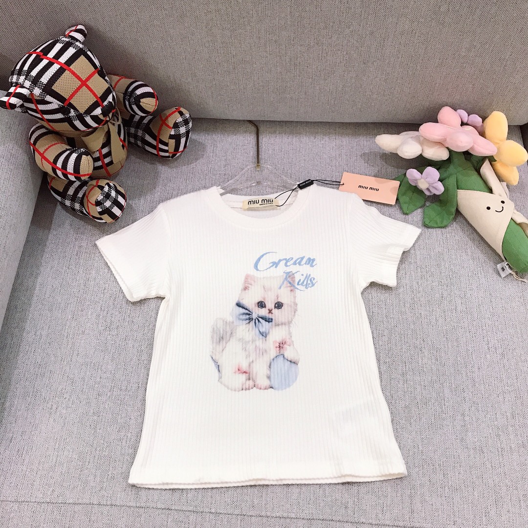 Código de cambio solo de alta costura Tamaño: 110-160 MIUMIU Camiseta de manga corta con estampado de gato lindo de est…