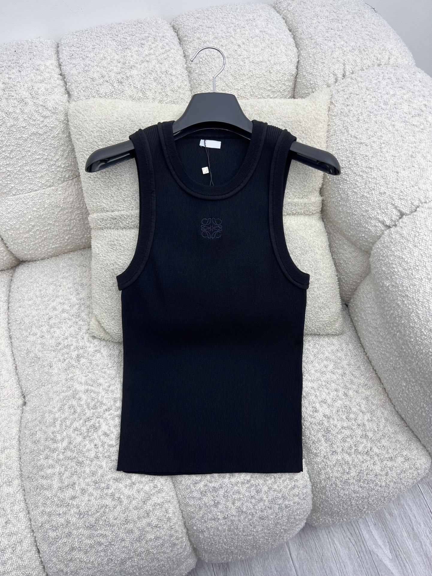 𝐋𝐨*刺绣Anagram背心简单清爽时髦采用弹力针织面料制作胸前loewe刺绣logo装饰单穿内搭都可s