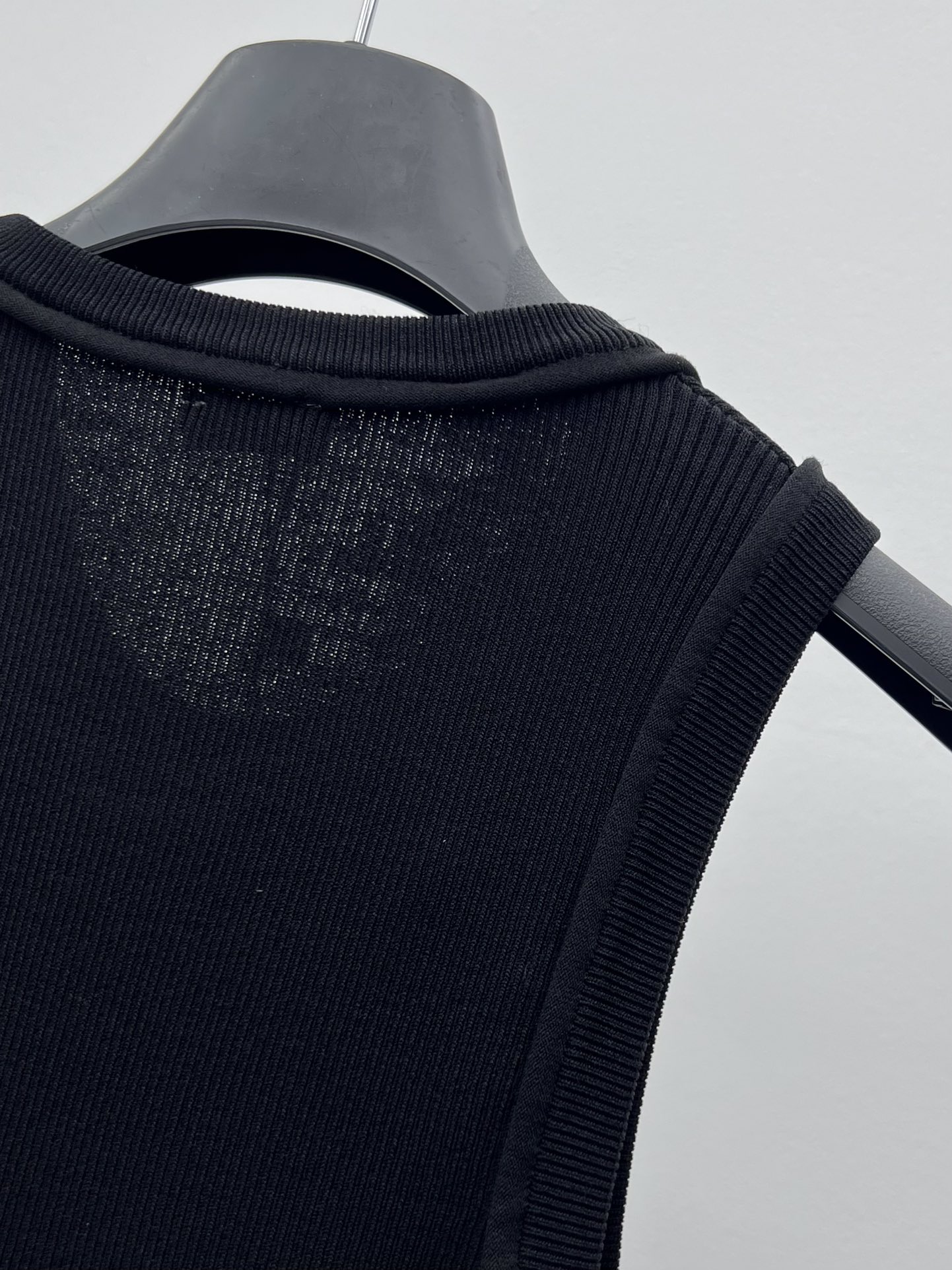 𝐋𝐨*刺绣Anagram背心简单清爽时髦采用弹力针织面料制作胸前loewe刺绣logo装饰单穿内搭都可s