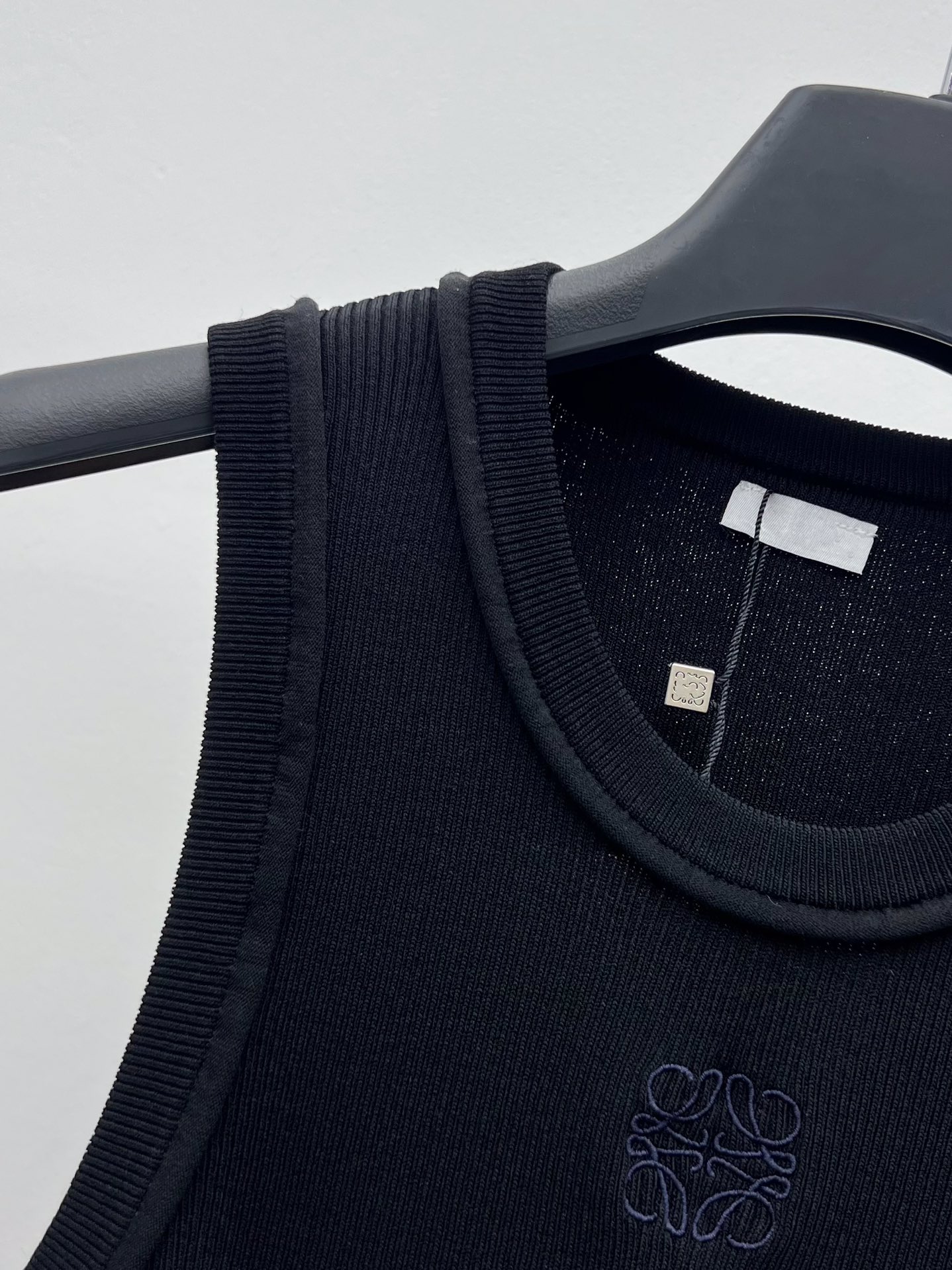 𝐋𝐨*刺绣Anagram背心简单清爽时髦采用弹力针织面料制作胸前loewe刺绣logo装饰单穿内搭都可s