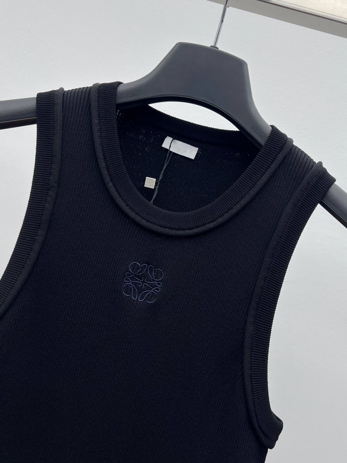 𝐋𝐨*刺绣Anagram背心简单清爽时髦采用弹力针织面料制作胸前loewe刺绣logo装饰单穿内搭都可s