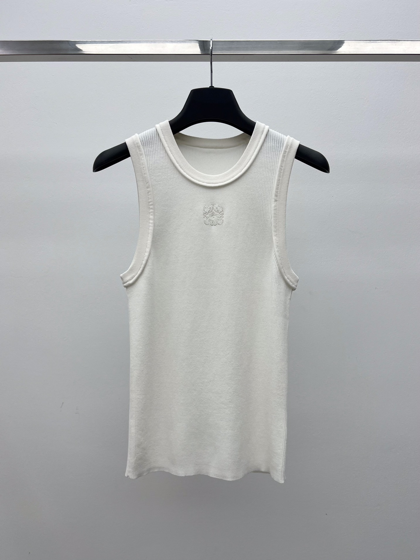 𝐋𝐨*刺绣Anagram背心简单清爽时髦采用弹力针织面料制作胸前loewe刺绣logo装饰单穿内搭都可s