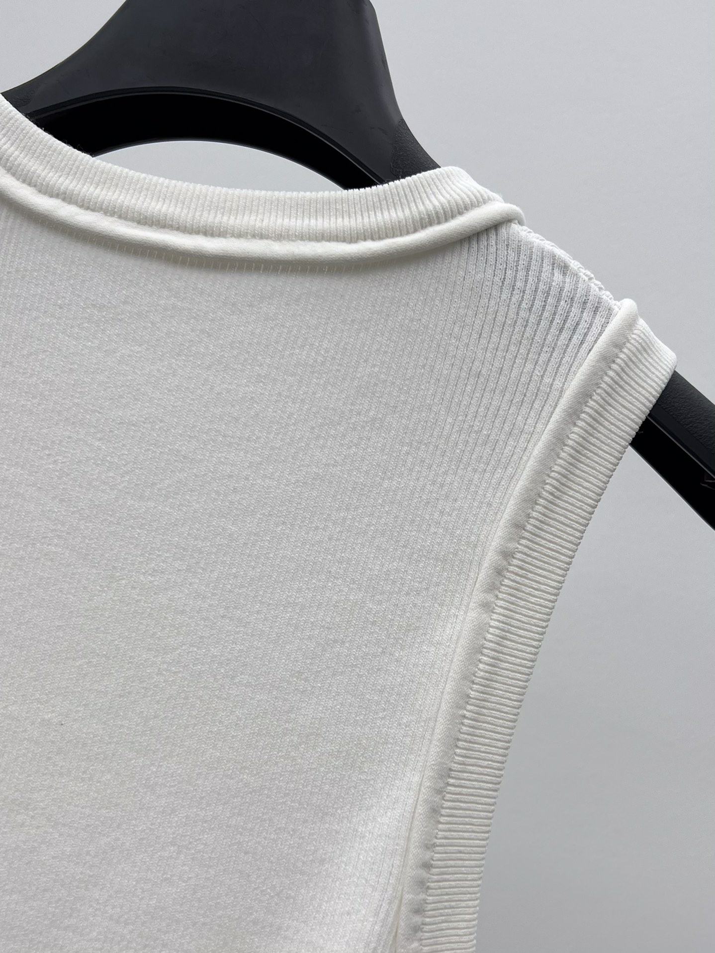𝐋𝐨*刺绣Anagram背心简单清爽时髦采用弹力针织面料制作胸前loewe刺绣logo装饰单穿内搭都可s