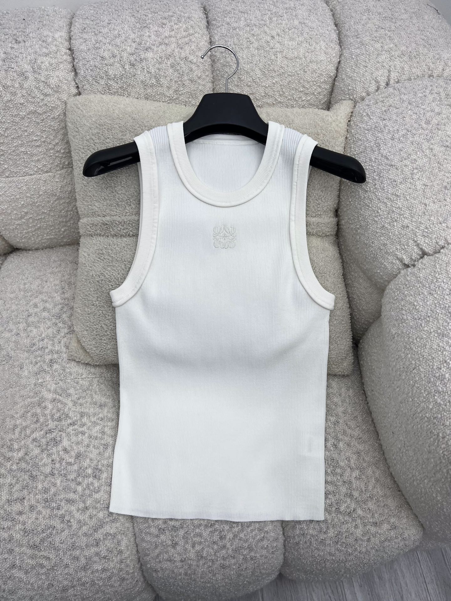 𝐋𝐨*刺绣Anagram背心简单清爽时髦采用弹力针织面料制作胸前loewe刺绣logo装饰单穿内搭都可s