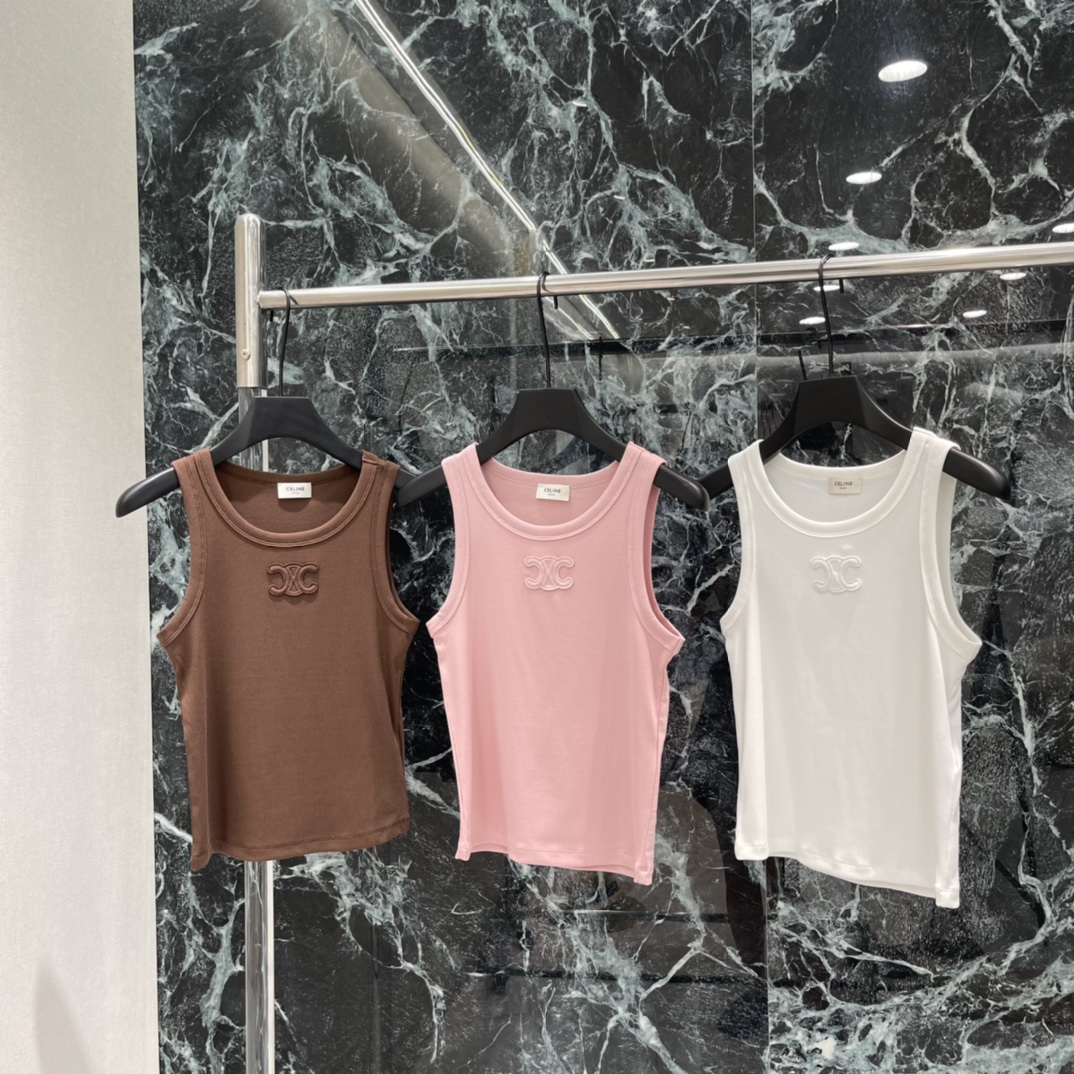 NO:778035,The highest version on the market, the girl inspects the goods, trims the three marks on the threads, and delivers the goods. You can send pictures and videos. If you want quality and service, please add me on WeChat. We will not accept urgent orders. CE 26 spring and summer new style micro-label sleeveless vest. Three-dimensional brand micro-label on the chest. Perfect recognition. Simple and detailed. Easily switch casual or college style. Sleeveless design. Practical to wear alone or inside in spring and summer. It is a basic wardrobe essential! Three colors SML, Celine-clothing, celine,19860909市面最高版本小妹验货、修剪线头上三标、发货可发图及拍视频,要品质要服务的加我微信,不接急单. CE 26春夏新款 微标无袖背心 胸前立体品牌微标 辨识度满分 简约又有细节感 轻松切换休闲or学院风风格 无袖设计 春夏单穿或内搭都很实用 是衣橱必备基础款!三个色SML,赛琳-服装,celine,,Women's clothing