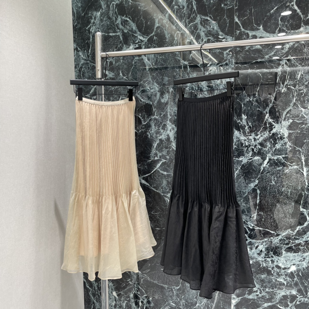 NO:778039,The highest version on the market, the girl inspects the goods, trims the three marks on the threads, and delivers the goods. You can post pictures and videos. If you want quality and service, please add me on WeChat. We will not accept urgent orders. 26 spring and summer new mesh pleated skirt. Lightweight mesh material + layered pleats. Walking with a sense of elegance ~ high waist design elongates the leg line, making you taller and slimmer! The beige color is gentle and versatile. No matter the skin color, it can be easily controlled on daily dates and parties. The skirt is slightly fishtail, elegant and smart.  Easily get a romantic atmosphere look in two colors SML, women's clothing, skirts,19860909市面最高版本小妹验货、修剪线头上三标、发货可发图及拍视频,要品质要服务的加我微信,不接急单. 26春夏新款 网纱百褶半身裙 轻盈网纱材质+层叠百褶 走路自带飘逸感~高腰设计拉长腿部线条 显高显瘦!米色温柔百搭 不挑肤色 日常约会聚会都能轻松驾驭 裙摆微鱼尾 优雅灵动 轻松get浪漫氛围感look两个色SML,女装,skirts,,Women's clothing