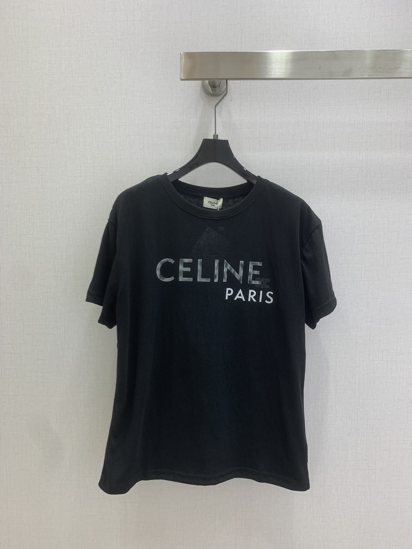 NO:798845,Highly recommended 26 spring and summer new letter printed short-sleeved T-shirt. High-end fabrics, versatile version. Whoever wears it will know how comfortable it feels on the upper body!  The classic colors are elegant and high-end, a must-have for daily wear!  Two colors SML code high quality ABC,,T-shirt,tees,t-shirt,19860909强烈推荐 26春夏新款 字母印花短袖T恤 高订面料,百搭版型 上身的触感谁穿谁知道的舒服！经典颜色都是气质又高级,日常穿搭必备！两个色 SML码 高品质ABC,,T-shirt,tees，t-shirt,,Women's clothing