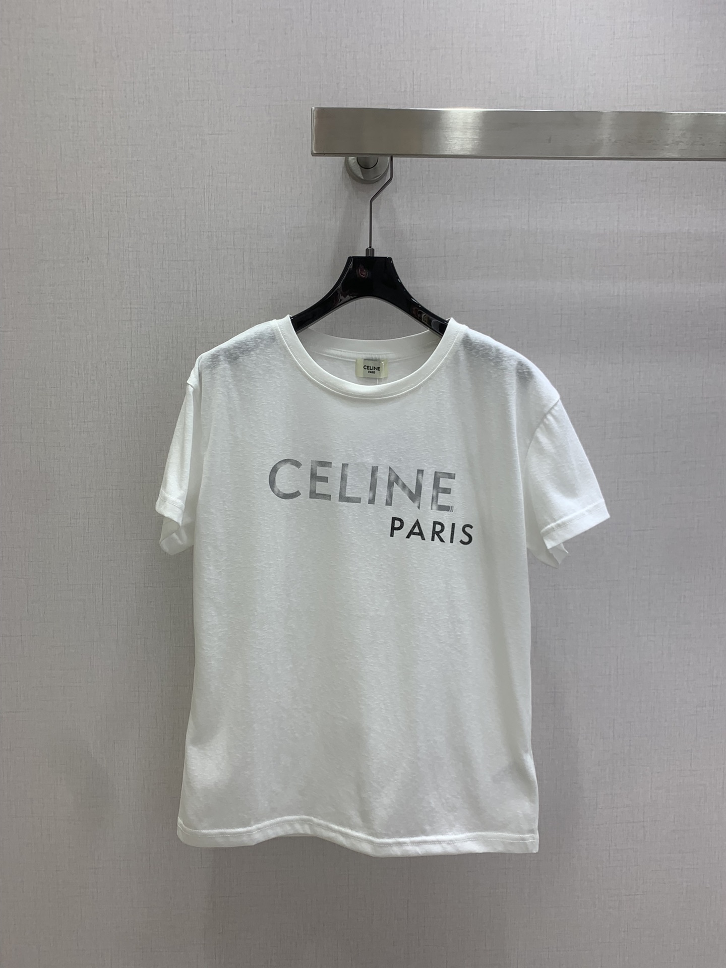 NO:798843,Highly recommended 26 spring and summer new letter printed short-sleeved T-shirt. High-end fabrics, versatile version. Whoever wears it will know how comfortable it feels on the upper body!  The classic colors are elegant and high-end, a must-have for daily wear!  Two colors SML code high quality AB, T-shirt, tees, t-shirt,19860909强烈推荐 26春夏新款 字母印花短袖T恤 高订面料,百搭版型 上身的触感谁穿谁知道的舒服！经典颜色都是气质又高级,日常穿搭必备！两个色 SML码 高品质AB,,T-shirt,tees，t-shirt,,Women's clothing