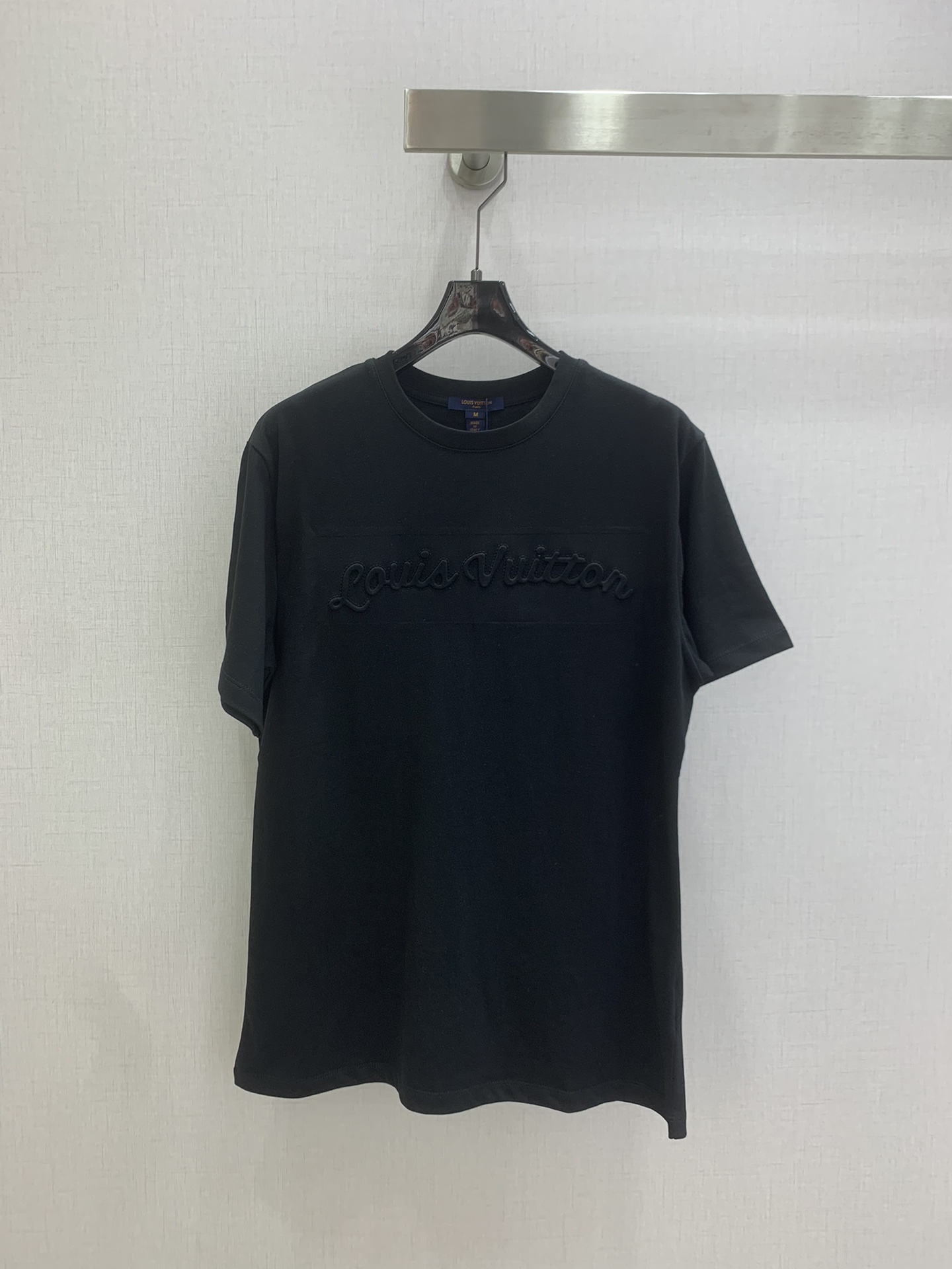 NO:798232,Highly recommended 26 spring and summer new style short-sleeved T-shirt with three-dimensional letters. High-end fabrics, versatile version. Whoever wears it will know how comfortable it feels on the upper body!  The classic colors are elegant and high-end, a must-have for daily wear!  Two colors SML code high quality ABC,,T-shirt,tees,t-shirt,19860909强烈推荐 26春夏新款 立体字母短袖T恤 高订面料,百搭版型 上身的触感谁穿谁知道的舒服！经典颜色都是气质又高级,日常穿搭必备！两个色 SML码 高品质ABC,,T-shirt,tees，t-shirt,,Women's clothing