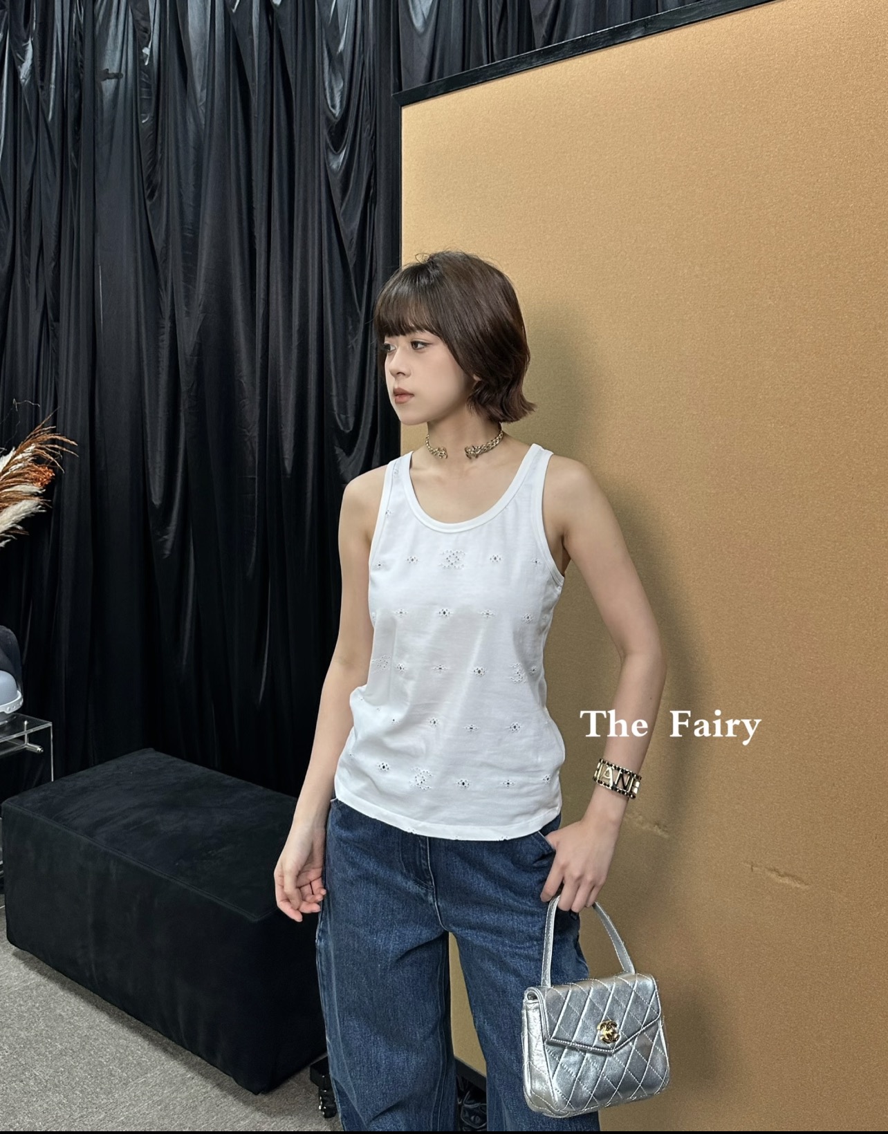 小香 26春夏新款 镂空刺绣背心 镂空刺绣设计精致有层次 日常通勤或休闲都能轻松驾驭 百搭属性 配牛仔裤
