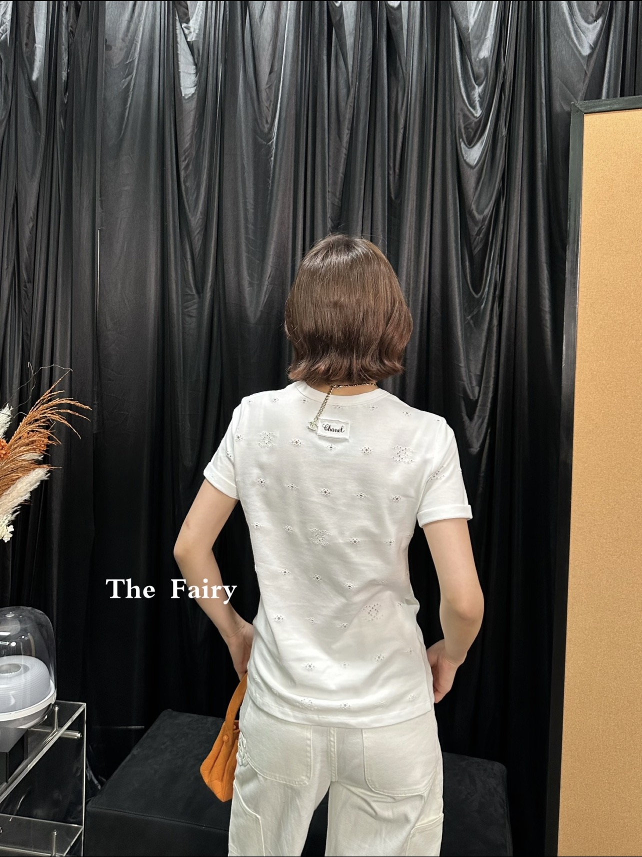 小香 26春夏新款 镂空刺绣T恤 镂空刺绣设计精致有层次 微宽松版型显瘦又包容 日常通勤或休闲都能轻松驾