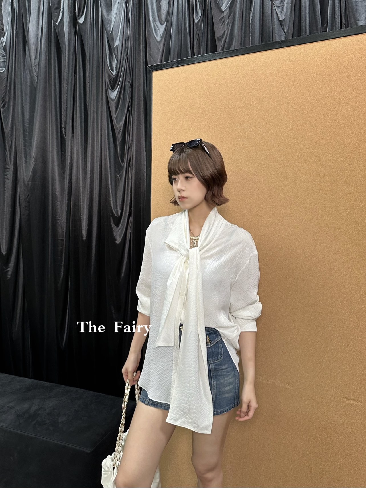 小香 26春夏新款 暗纹飘带衬衫 领口飘带可系蝴蝶结或自然垂下 法式优雅氛围感满分 舒适又精致 日常都能