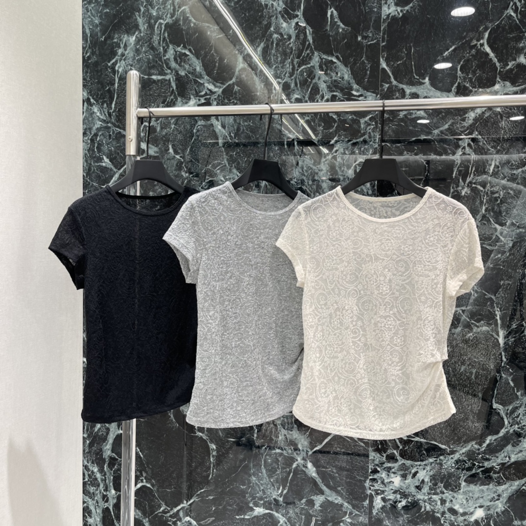 NO:778508,The highest version on the market, the girl inspects the goods, trims the three marks on the threads, and delivers the goods. You can post pictures and take videos. If you want quality and service, please add me on WeChat. We will not accept urgent orders. 26 new spring and summer lace short-sleeved tops. Light and breathable. Exquisite pattern design is super textured! The round neck is simple and versatile. The short sleeves are refreshing and neat. It is super comfortable to wear in summer. The slightly waisted version modifies the body shape. The lace texture makes the whole body more feminine.  It can be easily used for daily commuting, dating and leisure. Three colors SML, women's clothing, T-shirt,19860909市面最高版本小妹验货、修剪线头上三标、发货可发图及拍视频,要品质要服务的加我微信,不接急单. 26春夏新款 蕾丝短袖上衣 轻薄透气 精致花纹设计超有质感!圆领简约百搭 短袖清爽利落 夏天穿超舒服~微收腰版型修饰身形 蕾丝纹理让整体更柔美 日常通勤约会,休闲都能轻松驾驭.三个色SML,女装,T-shirt,,Women's clothing