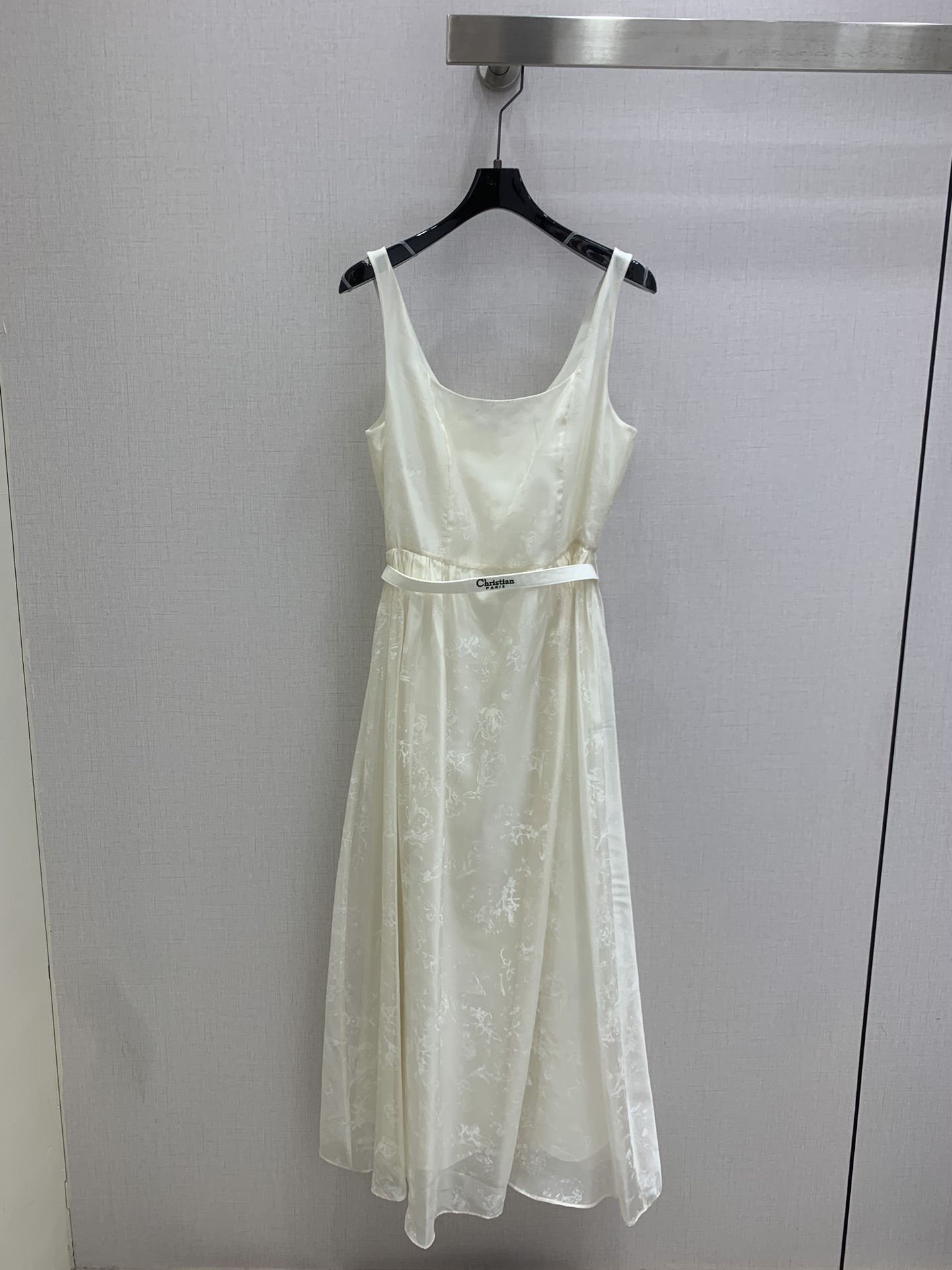 NO:798826,Highly recommended 26 spring and summer new belt printed suspender dress, made of mulberry silk organza, light and breathable, suspender + waist design, elegant and figure-flattering skirt with exquisite floral print, full of romantic atmosphere. One color SML code, high quality ABC,,skirts,19860909强烈推荐 26春夏新款 腰带印花吊带连衣裙,桑蚕丝欧根纱材质,轻盈透气,吊带+收腰设计,优雅又显身材裙身精致花卉印花,浪漫氛围感满满 一个色 SML码 高品质ABC,,skirts,,Women's clothing