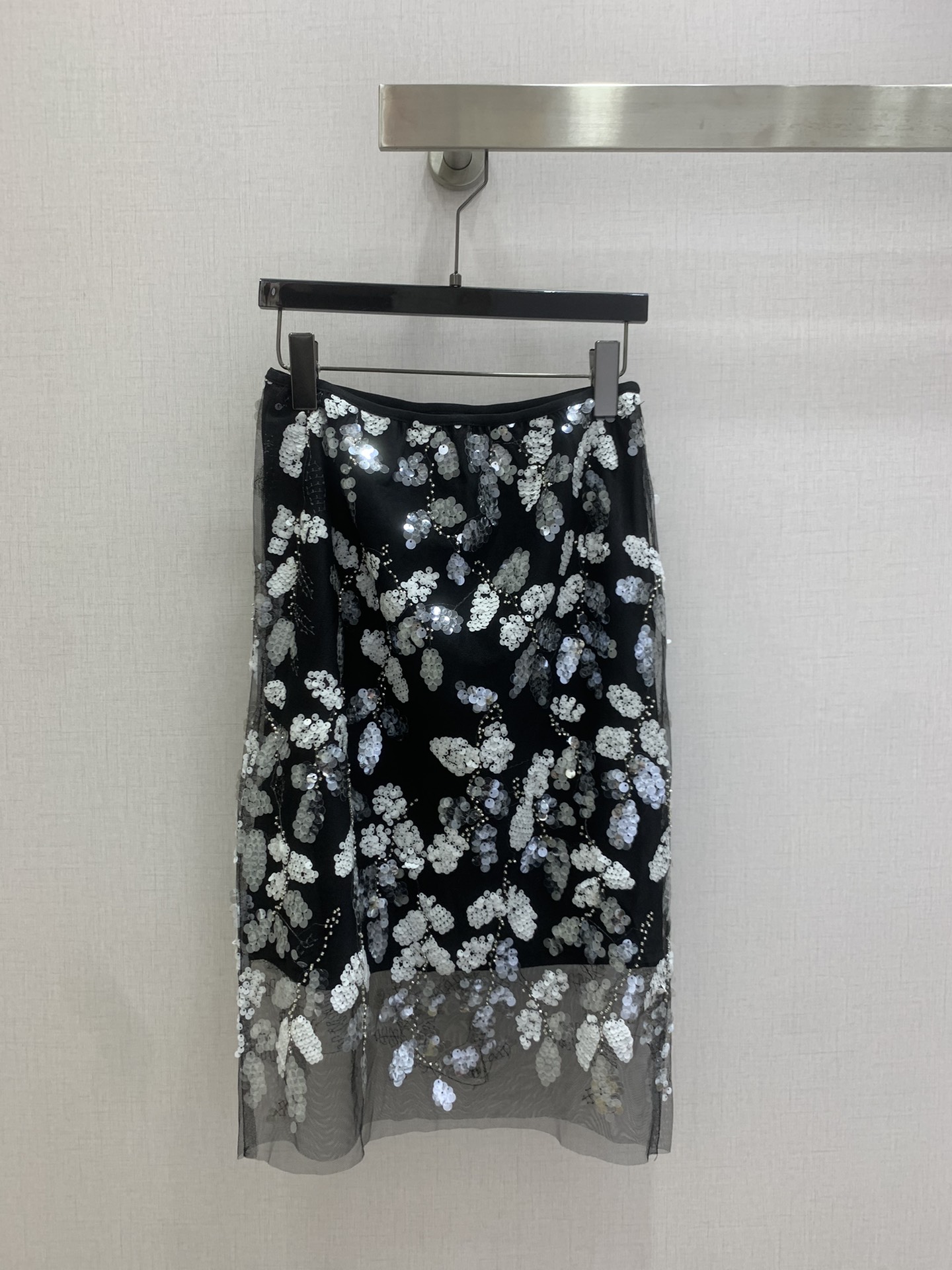 NO:798810,Highly recommended 26 spring and summer new style sequined lace long skirt, light luxury satin lace sequined mid-skirt, high-end luxury feel, fine workmanship, two colors, SMLXL code, high quality ABC,,skirts,19860909强烈推荐 26春夏新款 亮片蕾丝长半裙 轻奢缎面蕾丝亮片中裙 高级奢侈感 做工精细 两个色 SMLXL码 高品质ABC,,skirts,,Women's clothing
