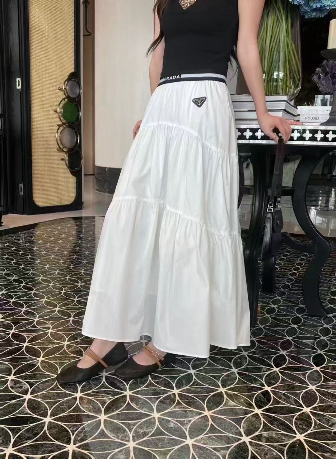 NO:779198,Model number 20262515 Prad* new logo triangle logo decoration, lace hem, logo webbing waist mid-length skirt, white, black, S-XL, [M size waist 70 elastic, length 81; weight 0.315kg], Prada-clothing, prada, prada, skirts,19860909款号20262515 Prad*新款 logo三角标装饰 蕾丝花边下摆 logo织带收腰中长半裙,白色,黑色,S-XL,【M码腰围70弹力,长81；重量0.315kg】,普拉达-服装,prada,prada,skirts,,Women's clothing