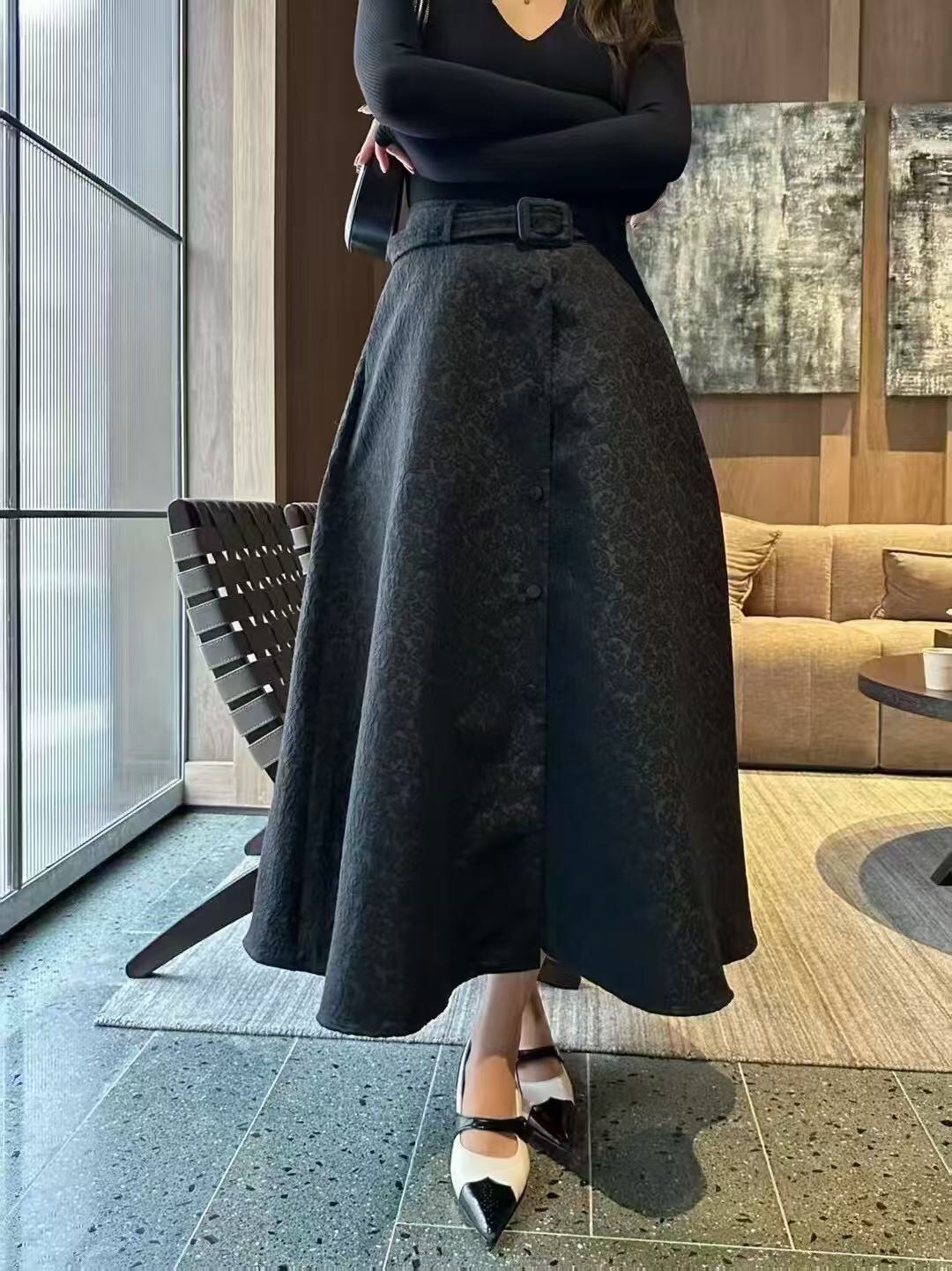 NO:779158,Model No. 20262517 Dio*new style Little Bee embroidered embossed jacquard high-waisted skirt, with belt, off-white, black, S-XL, [M size waist 74, length 92; weight 0.575kg], Dior-clothing, dior, dior, skirts,19860909款号20262517 Dio*新款 小蜜蜂刺绣浮雕提花高腰半裙,配腰带,米白色,黑色,S-XL,【M码腰围74,长92；重量0.575kg】,迪奥-服装,dior,dior,skirts,,Women's clothing