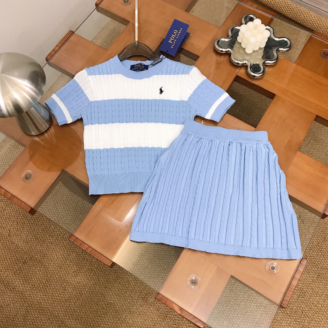 NO:769971,[Ready stock] Size 90- Polo [Round neck knitted Polo shirt skirt] Pure cotton texture, soft and delicate, exquisite style. Blue and white striped raffia twist knitted sweater paired with the same striped knitted skirt, showing elegance and cuteness. Smooth and comfortable, skin-friendly and not prickly. The upper body effect is excellent. Size 90--110-120-130-140-[CM] Counter packaging 80, clothes, skirts,19860909【现货发】 尺寸90-  Polo【圆领针织Polo衫短裙】纯棉质地 柔软细腻 精致款 蓝白条纹拉夫麻花针织衫搭配同系条纹针织短裙 尽显优雅跟可爱 柔顺舒适 亲肤不扎 上身效果极好  size尺码90--110-120-130-140-【CM】 专柜包装80,衣服,skirts,,Children's