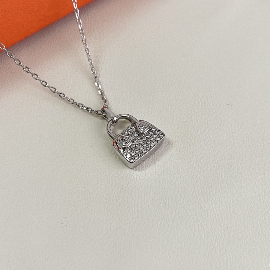 Hermès Birkin Amulette Pendant 爱马仕包包项链 完美的切割工艺，体现包包质感更