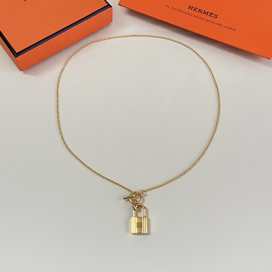 Hermès HERMÈS 爱马仕Kelly 项链 一致黄铜材质 厚金电镀 完美的切割工艺，体现包包更
