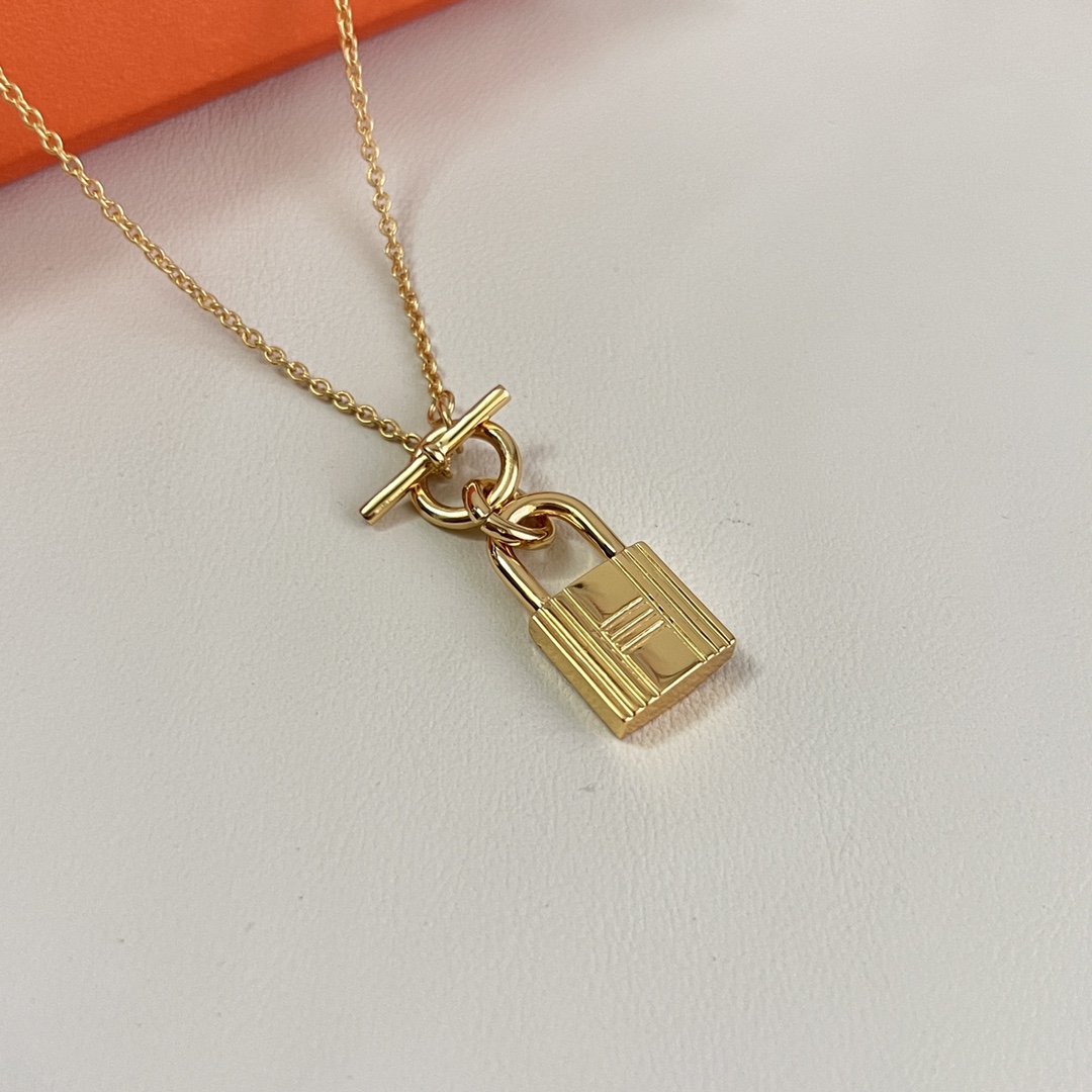 Hermès HERMÈS 爱马仕Kelly 项链 一致黄铜材质 厚金电镀 完美的切割工艺，体现包包更