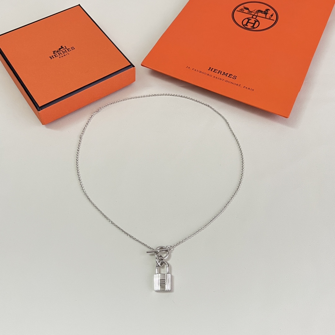 Hermès HERMÈS 爱马仕Kelly 项链 一致黄铜材质 厚金电镀 完美的切割工艺，体现包包更