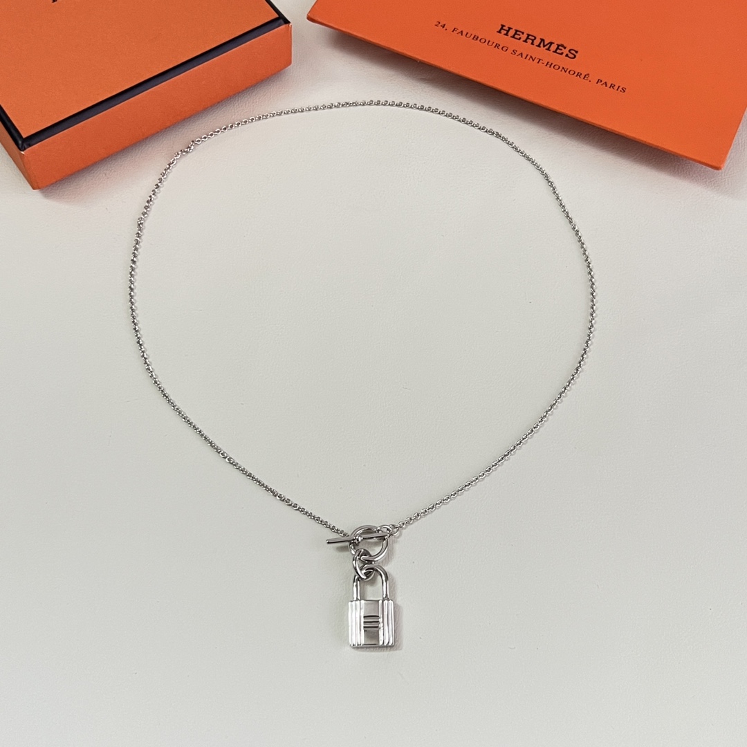 Hermès HERMÈS 爱马仕Kelly 项链 一致黄铜材质 厚金电镀 完美的切割工艺，体现包包更