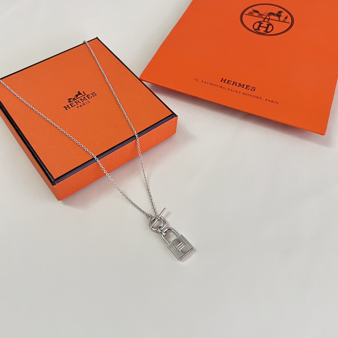Hermès HERMÈS 爱马仕Kelly 项链 一致黄铜材质 厚金电镀 完美的切割工艺，体现包包更