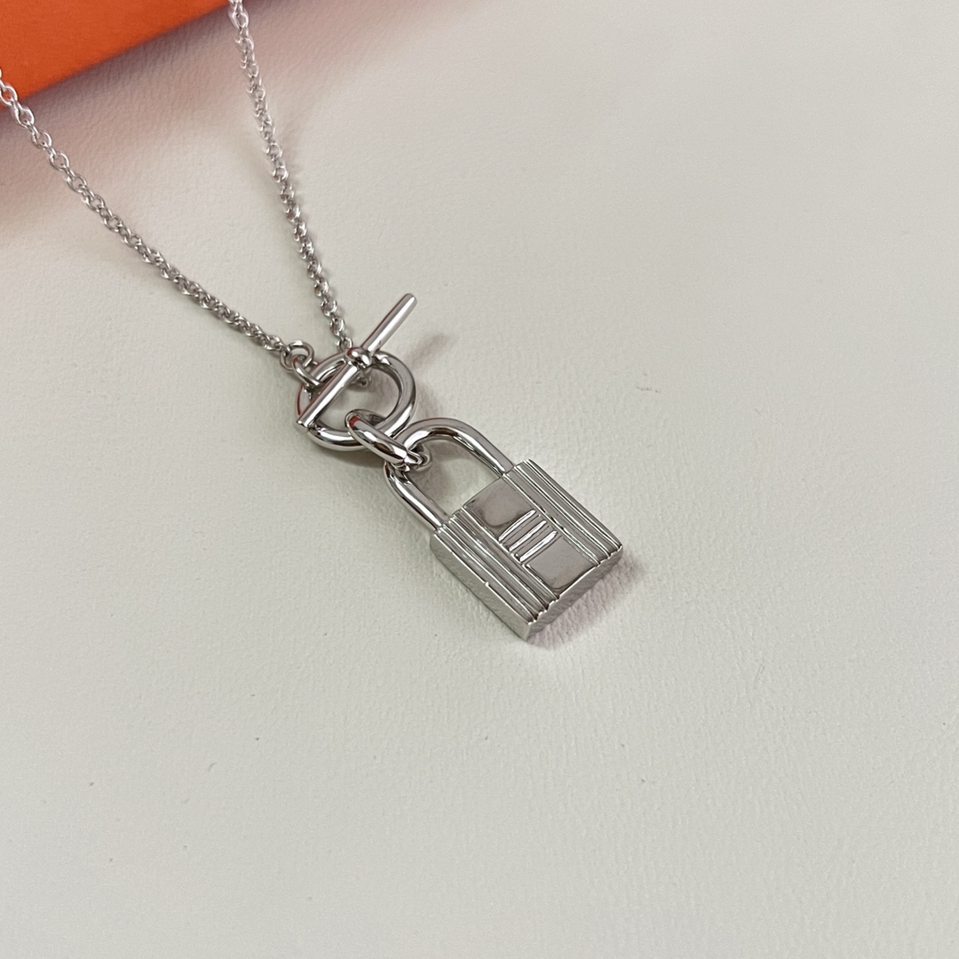 Hermès HERMÈS 爱马仕Kelly 项链 一致黄铜材质 厚金电镀 完美的切割工艺，体现包包更