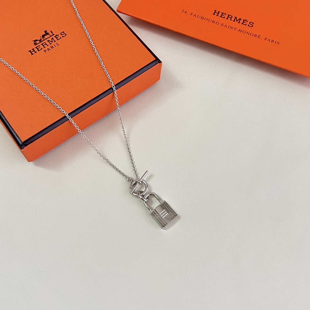 Hermès HERMÈS 爱马仕Kelly 项链 一致黄铜材质 厚金电镀 完美的切割工艺，体现包包更