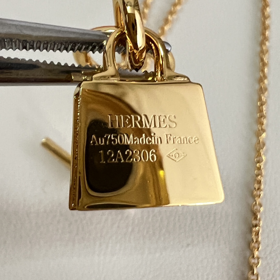 Hermès Birkin Amulette Pendant 爱马仕包包项链 完美的切割工艺，体现包包质感更