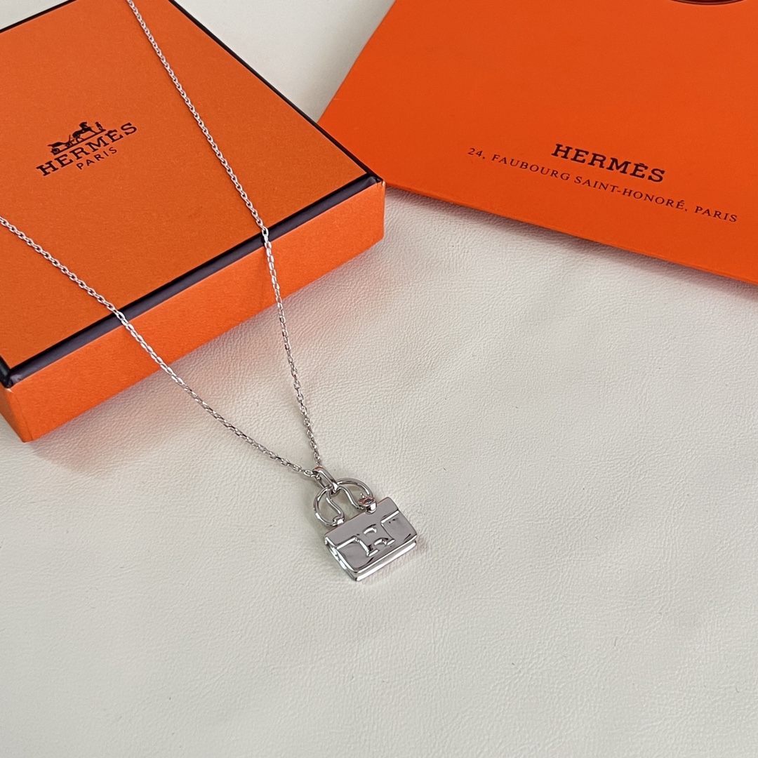 Hermès CONSTANCE 爱马仕 包包项链 完美的切割工艺，体现包包质感更