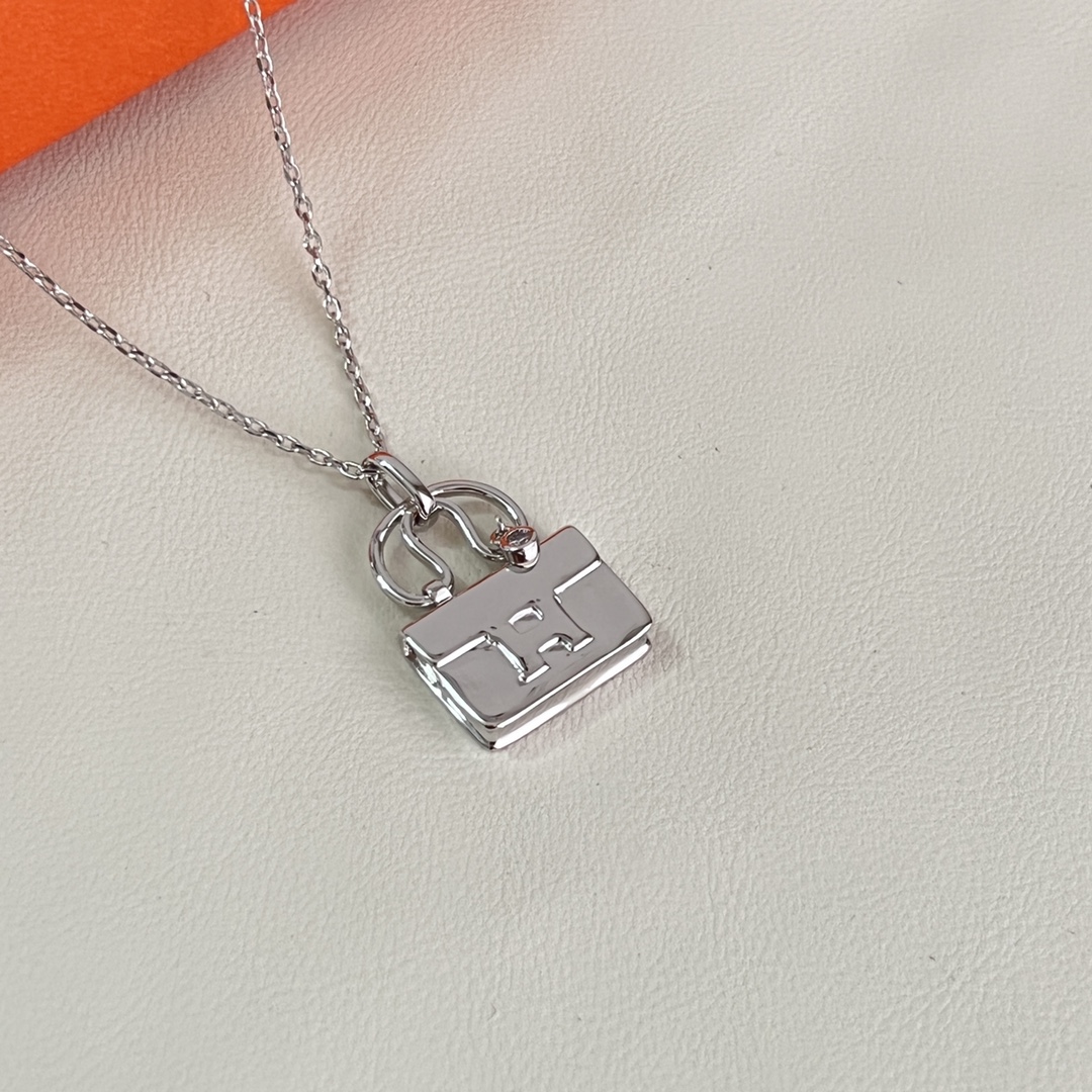 Hermès CONSTANCE 爱马仕 包包项链 完美的切割工艺，体现包包质感更