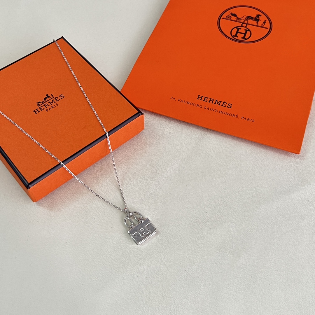 Hermès CONSTANCE 爱马仕 包包项链 完美的切割工艺，体现包包质感更