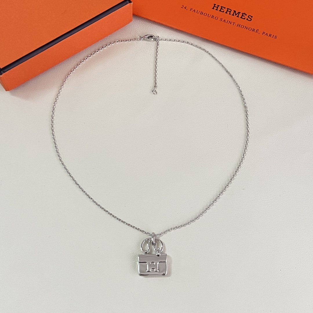 Hermès CONSTANCE 爱马仕 包包项链 完美的切割工艺，体现包包质感更