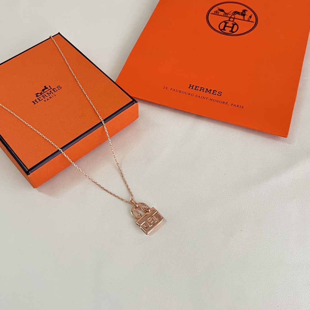 Hermès CONSTANCE 爱马仕 包包项链 完美的切割工艺，体现包包质感更