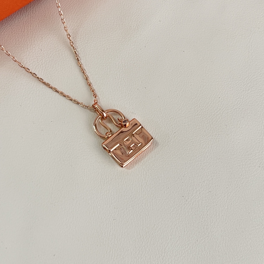 Hermès CONSTANCE 爱马仕 包包项链 完美的切割工艺，体现包包质感更