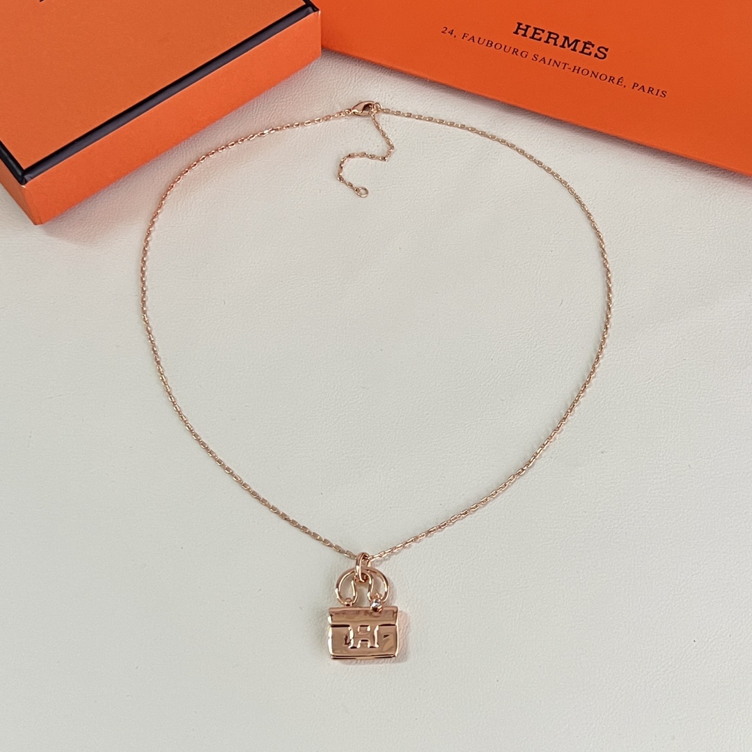 Hermès CONSTANCE 爱马仕 包包项链 完美的切割工艺，体现包包质感更