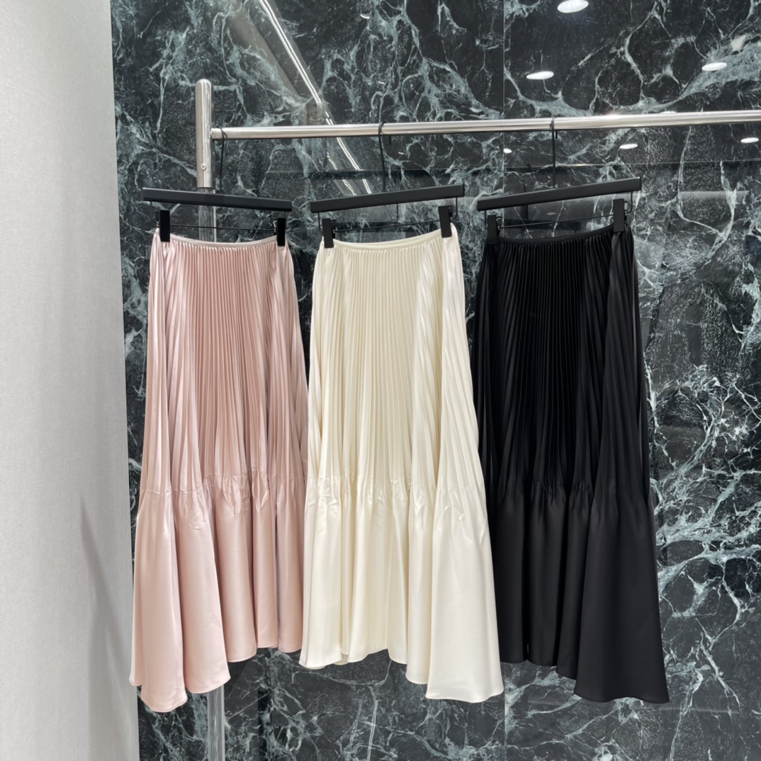 NO:780827,The highest version on the market, the girl inspects the goods, trims the three marks on the threads, and delivers the goods. You can send pictures and videos. If you want quality and service, please add me on WeChat. We will not accept urgent orders. 26 new spring and summer satin pleated skirt. High-waisted A-line version + fine pleats. The drape is great and you have a sense of elegance when walking ~ Elastic waist design. Comfortable and slimming. Pair with a simple top or sweater. It straightens your temperament. Elegant and practical.  It is a must-have item in the spring and summer wardrobe! Three colors SML, women's clothing, skirts,19860909市面最高版本小妹验货、修剪线头上三标、发货可发图及拍视频,要品质要服务的加我微信,不接急单. 26春夏新款 缎面百褶半身裙 高腰A字版型+细密百褶 垂坠感超赞走路自带飘逸感~松紧腰设计 舒适又显瘦,搭配简约上衣或针织衫 气质直接拉满 优雅又实用 是春夏衣橱必备单品!三个色SML,女装,skirts,,Women's clothing