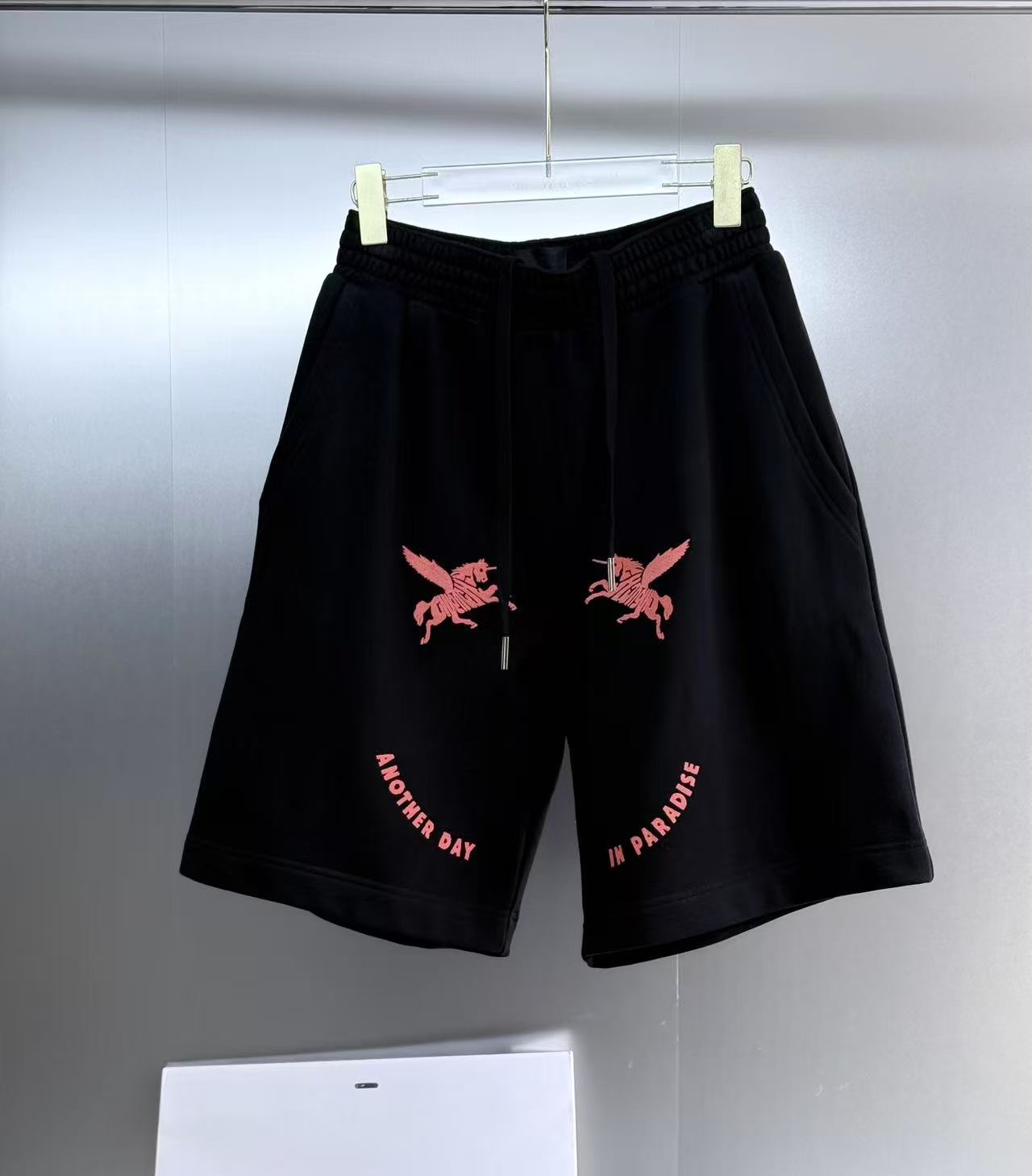 NO:821195,GVC 26/SS embroidered Pegasus shorts S M L X L, Givenchy-clothing, givenchy, shorts,19860909GVC 26/SS 刺绣小飞马短裤 S Ｍ L X L齐码,纪梵希-服装,givenchy,shorts,,Women's clothing