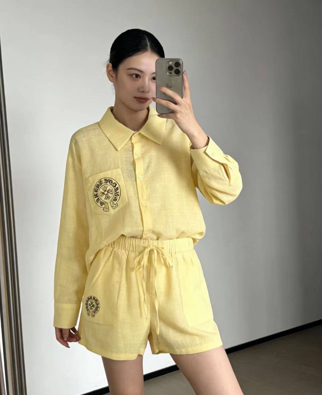 NO:779100,Model No. 20262590 Chrome Heart* new linen suit, Sanskrit cross printed single pocket long-sleeved shirt + shorts, white, yellow, black, blue, SML, [M size shoulder width 49, chest 110, sleeve length 51, length 69; waist 68 elastic, length 37; weight 0.275kg], Chrome Hearts-Clothing, chrome hearts, shorts,19860909款号20262590 克罗心*新款亚麻套装,梵文十字架印花单口袋长袖衬衣+短裤,白色,黄色,黑色,蓝色,SML,【M码肩宽49,胸围110,袖长51,长69；腰围68弹力,长37；重量0.275kg】,克罗心-服装,chrome hearts,shorts,,Women's clothing