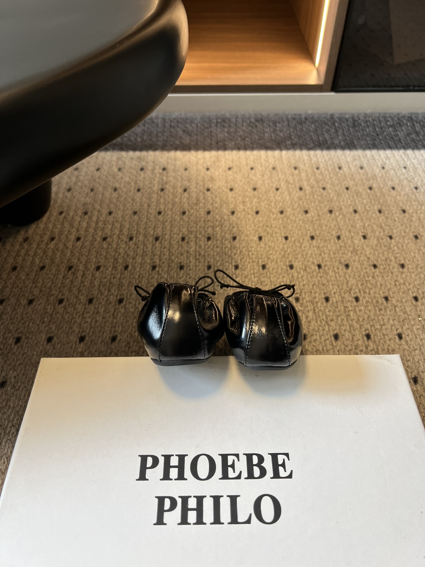 Phoebe Phil*早春新款芭蕾风软底单鞋经典的芭蕾鞋型，搭配鞋头的小蝴蝶结，自带软萌的少女感。鞋口