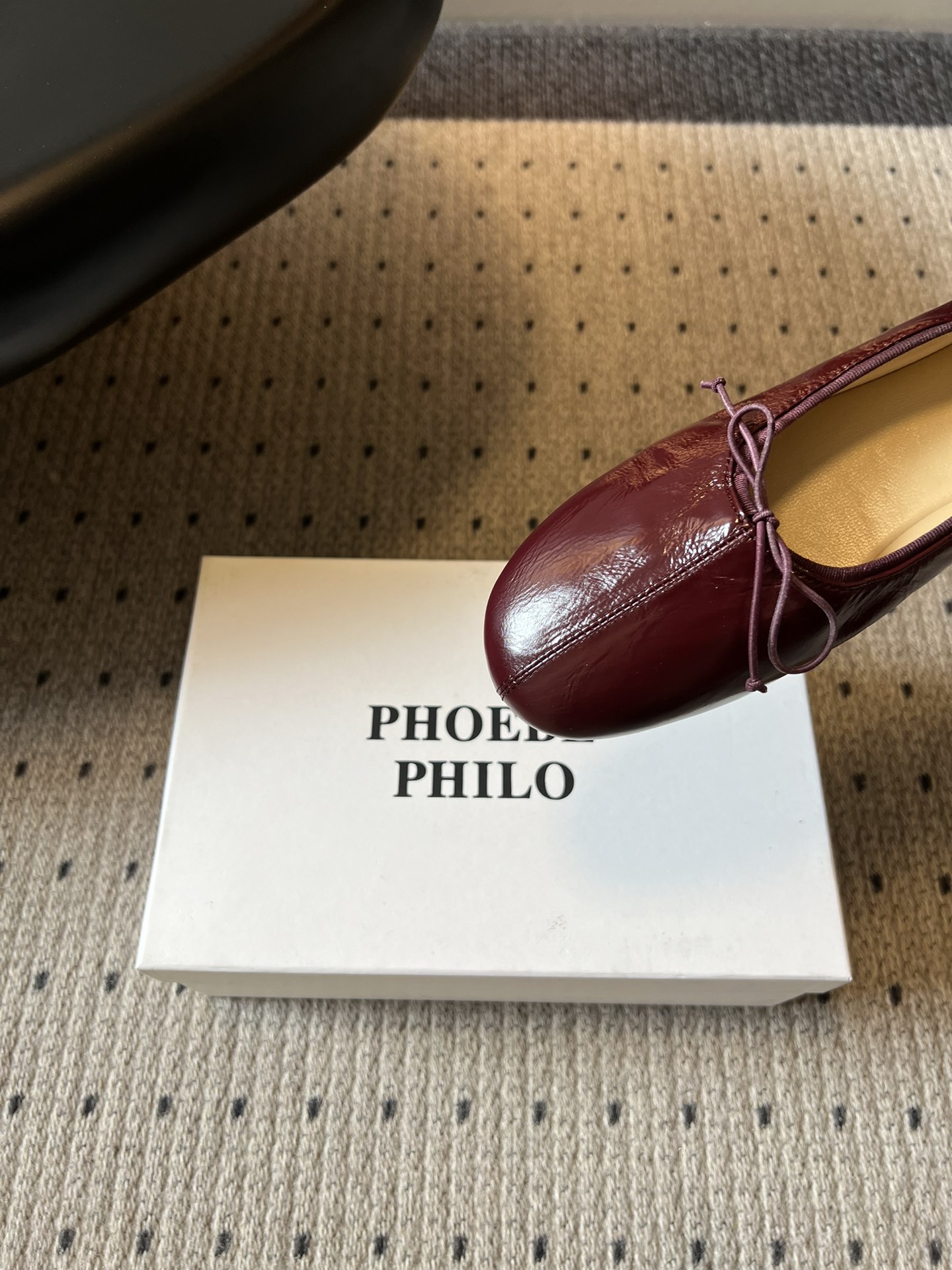 Phoebe Phil*早春新款芭蕾风软底单鞋经典的芭蕾鞋型，搭配鞋头的小蝴蝶结，自带软萌的少女感。鞋口