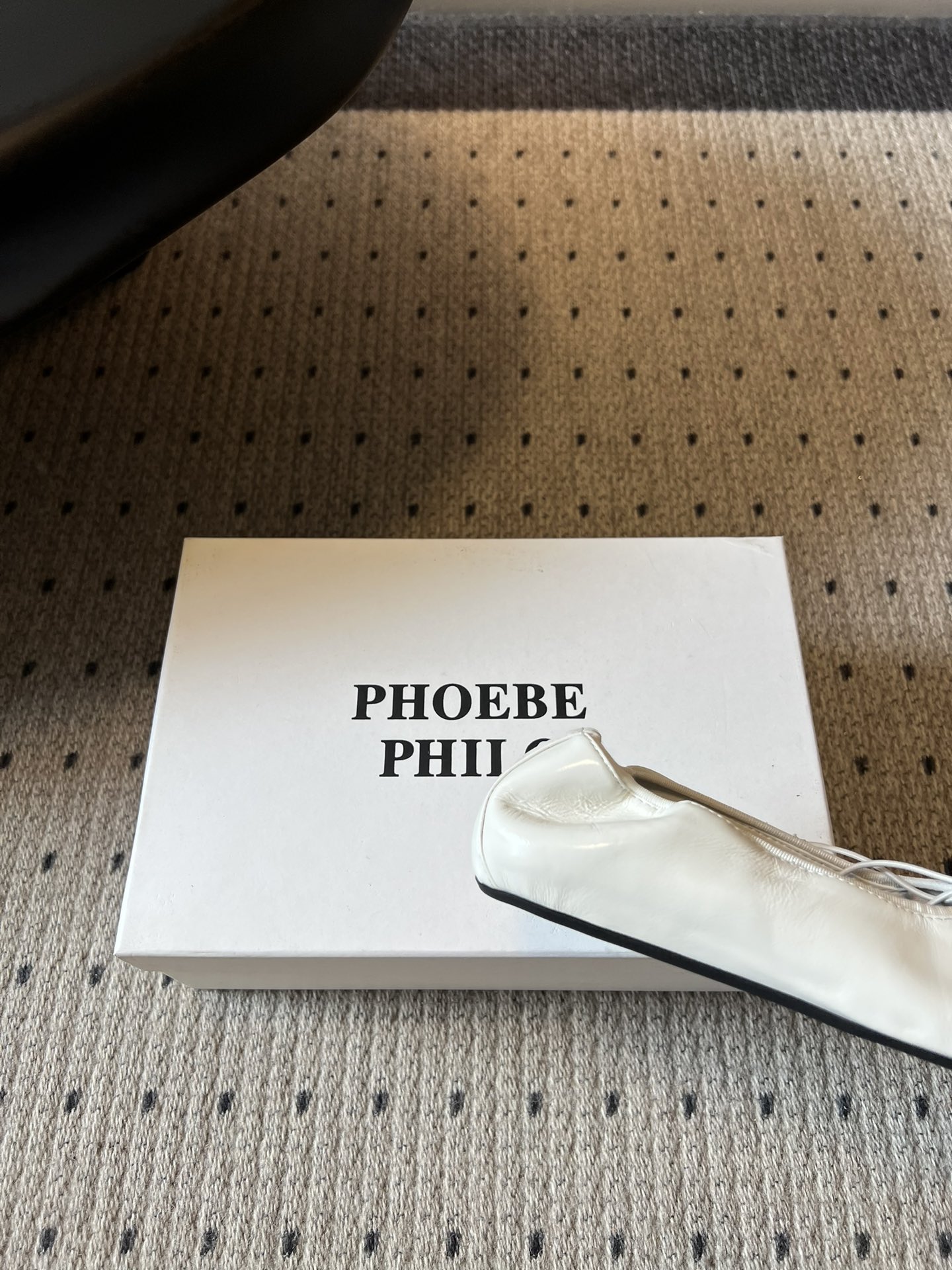 Phoebe Phil*早春新款芭蕾风软底单鞋经典的芭蕾鞋型，搭配鞋头的小蝴蝶结，自带软萌的少女感。鞋口